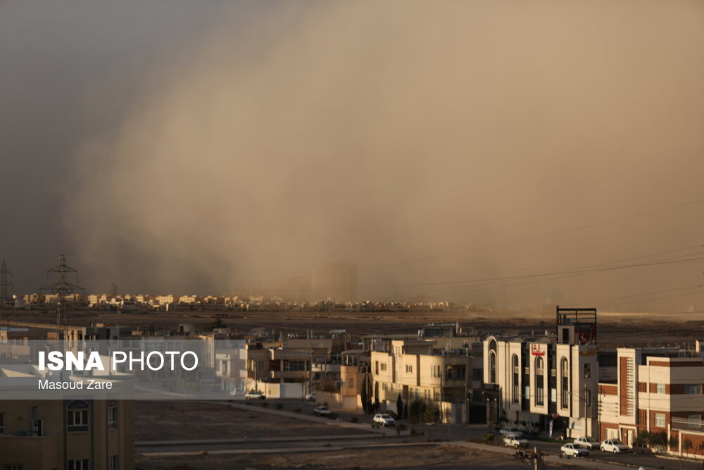 هجوم ریزگردها به آسمان یزد